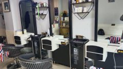 C11500昌吉绿州南路新加坡花园大门口精装美发店1.8万转