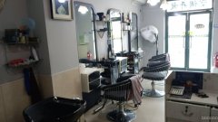 C11500昌吉绿州南路新加坡花园大门口精装美发店1.8万转