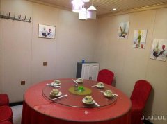 C11502位于阿勒泰布尔津县汇鑫国际附近经营中餐厅转让