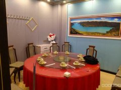 C11502位于阿勒泰布尔津县汇鑫国际附近经营中餐厅转让