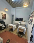 C11539位于昌吉市南五工路玫瑰园附近临街美甲店转让