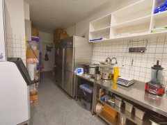 C11569北京北路学校旁店铺空转