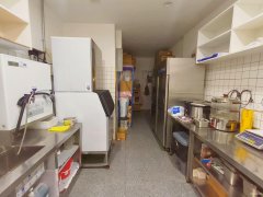 C11569北京北路学校旁店铺空转