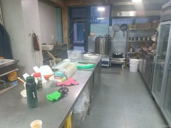 C11618位于奇台县华东新街附近经营中火锅店转让