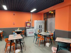 C11634位于乌市红光山中海九号天地商业街品牌快餐店转让