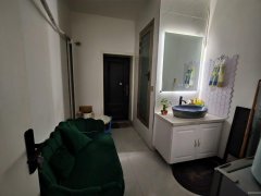 C11637伊宁路51平美容院转让