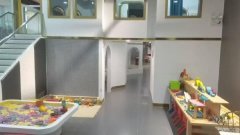 C11646位于昌吉中山路商务广场小饭桌加游乐基