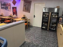 C11732位于吉木萨尔东方希望东区公寓楼附近餐饮旺铺转让