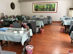 C11755位于昌吉市水木融城北门临街餐饮店转让