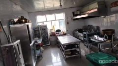 C11758位于乌市南山路附近餐厅转让