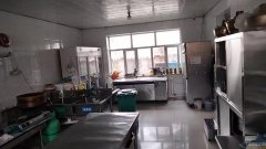 C11758位于乌市南山路附近餐厅转让