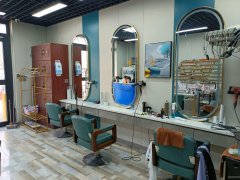 C11777位于昌吉市长宁路江南小镇西苑临街二层商铺出租