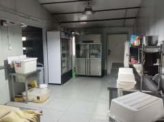 C11778位于昌吉城建步行街品牌快餐店转让