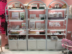 C11821位于五家渠市汇嘉商场超市入口二楼空店急转