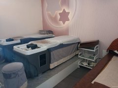 C11840位于昌吉市宁边东路海棠一号院临街三楼店面转让