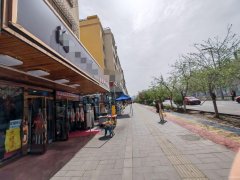 C11880富康街65平服装店转让