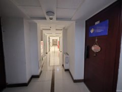 C11906鑫丰达大厦30平宠物用品店转让