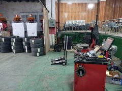 C11918位于昌吉市屯河路经营中汽修洗车店转让