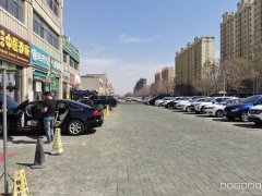 C11932位于昌吉市海棠小镇一期门口临街门面出租