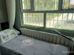 C11951位于五家渠市天山北路经营中美妆店转让