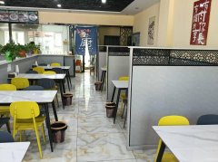 C11958位于呼图壁县吉祥花园小区附近临街抓饭店转让