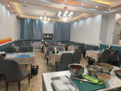 C12012公园北街沿街商铺经营中餐厅转让