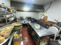 C12012公园北街沿街商铺经营中餐厅转让