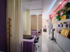 C12023米东区云鼎大观一期45平美容院转让