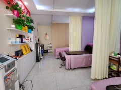 C12023米东区云鼎大观一期45平美容院转让