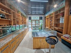 C12092阜康二中60平眼镜店转让