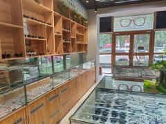 C12092阜康二中60平眼镜店转让