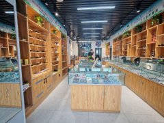 C12092阜康二中60平眼镜店转让