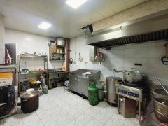 C12081天山区世界冠郡商圈经营中4年老店转让