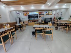 C12078米东花园85平餐厅转让