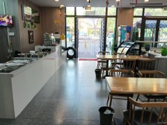 C12119位于呼图壁县西市南路临街餐饮店转让