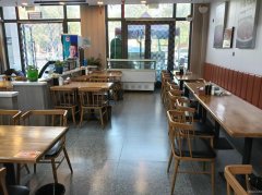 C12119位于呼图壁县西市南路临街餐饮店转让