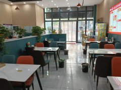 C12120位于呼图壁县上二工路临街餐饮店转让