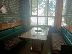 C12148位于吉木萨尔县中心小区附近临街餐饮店转让