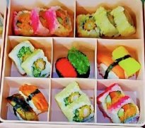 C12049位于阜康新城花园临街营业中寿司店转让