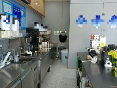 C12072位于昌吉市长宁南路华洋商圈经营中饮品店转让