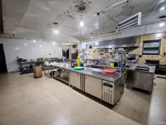 C12165呼图壁县上二工路840平餐厅转让