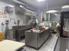 C12179位于昌吉市建国西路城建步行街快餐店转让