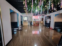 C12196阜康城北市场瑞桃园小区210平餐厅转让