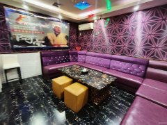 C12233粮校商圈经营中KTV娱乐+餐饮店铺转让