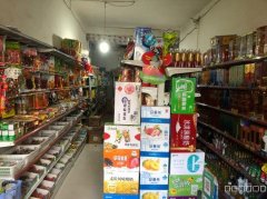 C12267商超转让 位于呼图壁县乌伊路水晶丽舍小区大门口