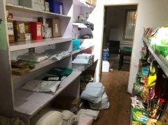 C12267商超转让 位于呼图壁县乌伊路水晶丽舍小区大门口