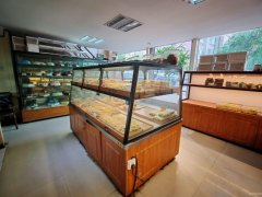 C12288蟠龙山庄出车口78平蛋糕店转让