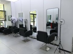 C12362位于五家渠市贝鸟语诚小区附近经营中美发店转让