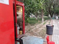 C12387位于延安北路东方广场临街网红小吃店转让