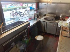 C12387位于延安北路东方广场临街网红小吃店转让